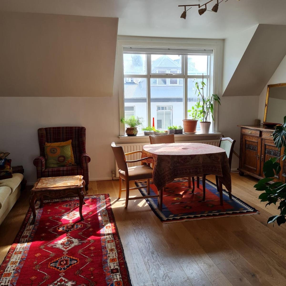 42 Is The Place Downtown Apartment Reykjavik
