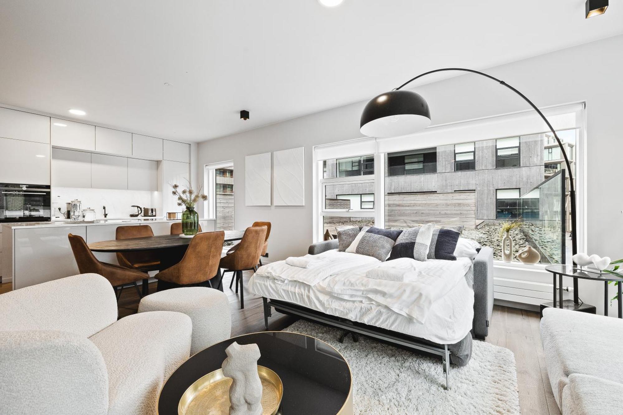 Vibrant Hafnatorg I Spacious With Expansive Garage * Reikiavik