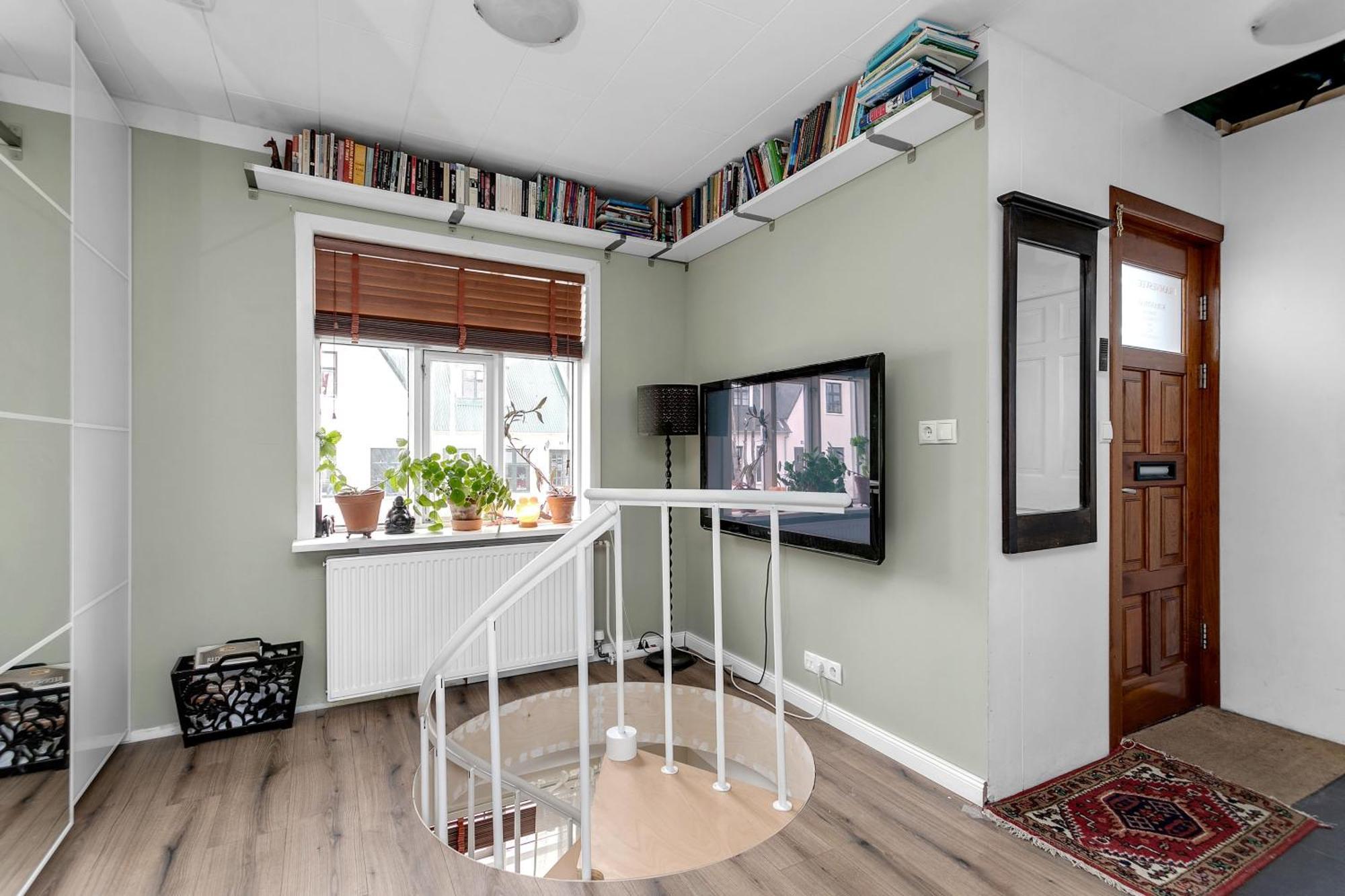 Spacious, Cozy & Family Friendly House In *
