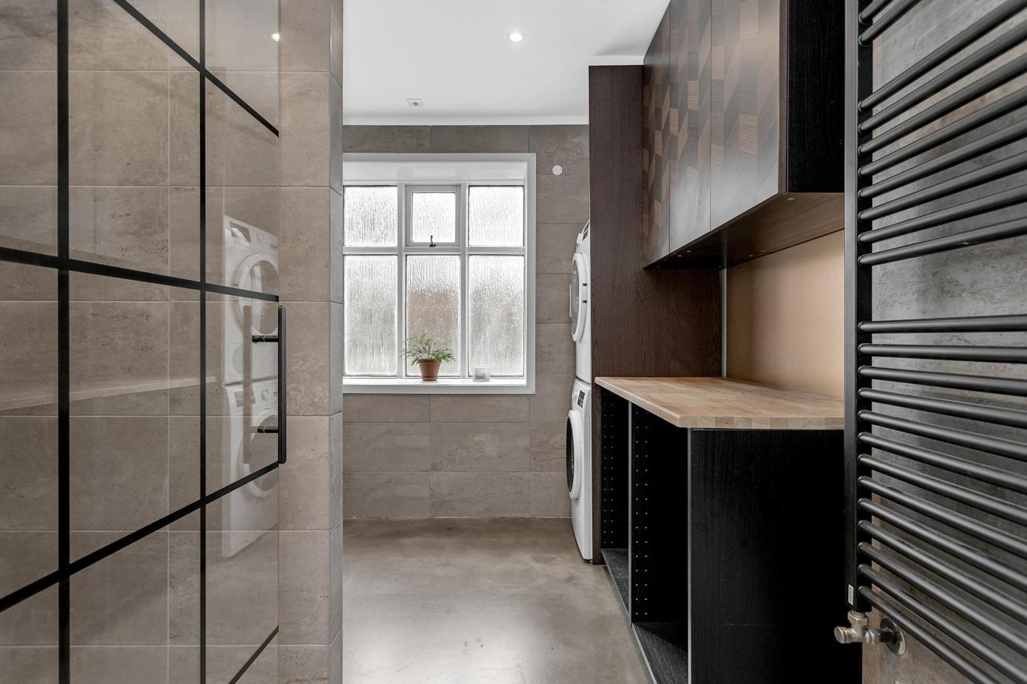 Spacious, Cozy & Family Friendly House In Apartment
