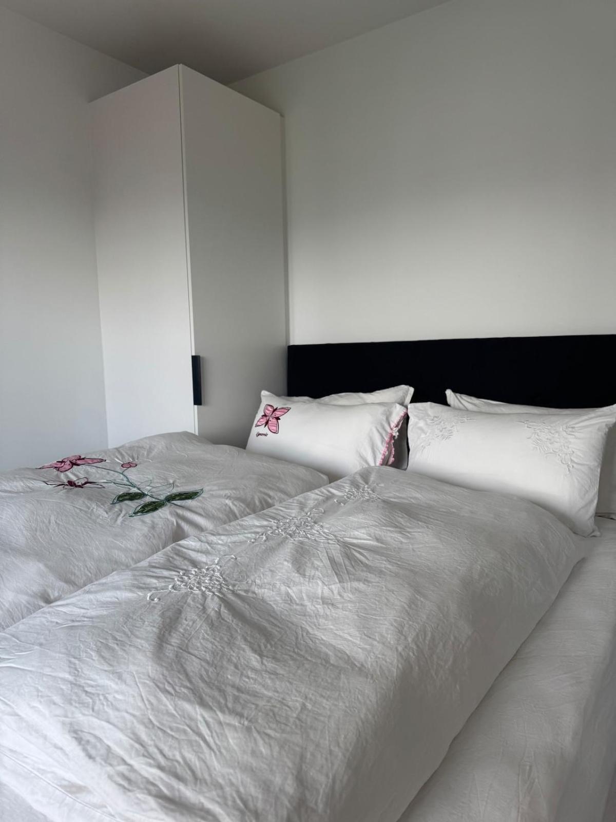 Minimalistic, Flat, Kopavogur Reykjavík