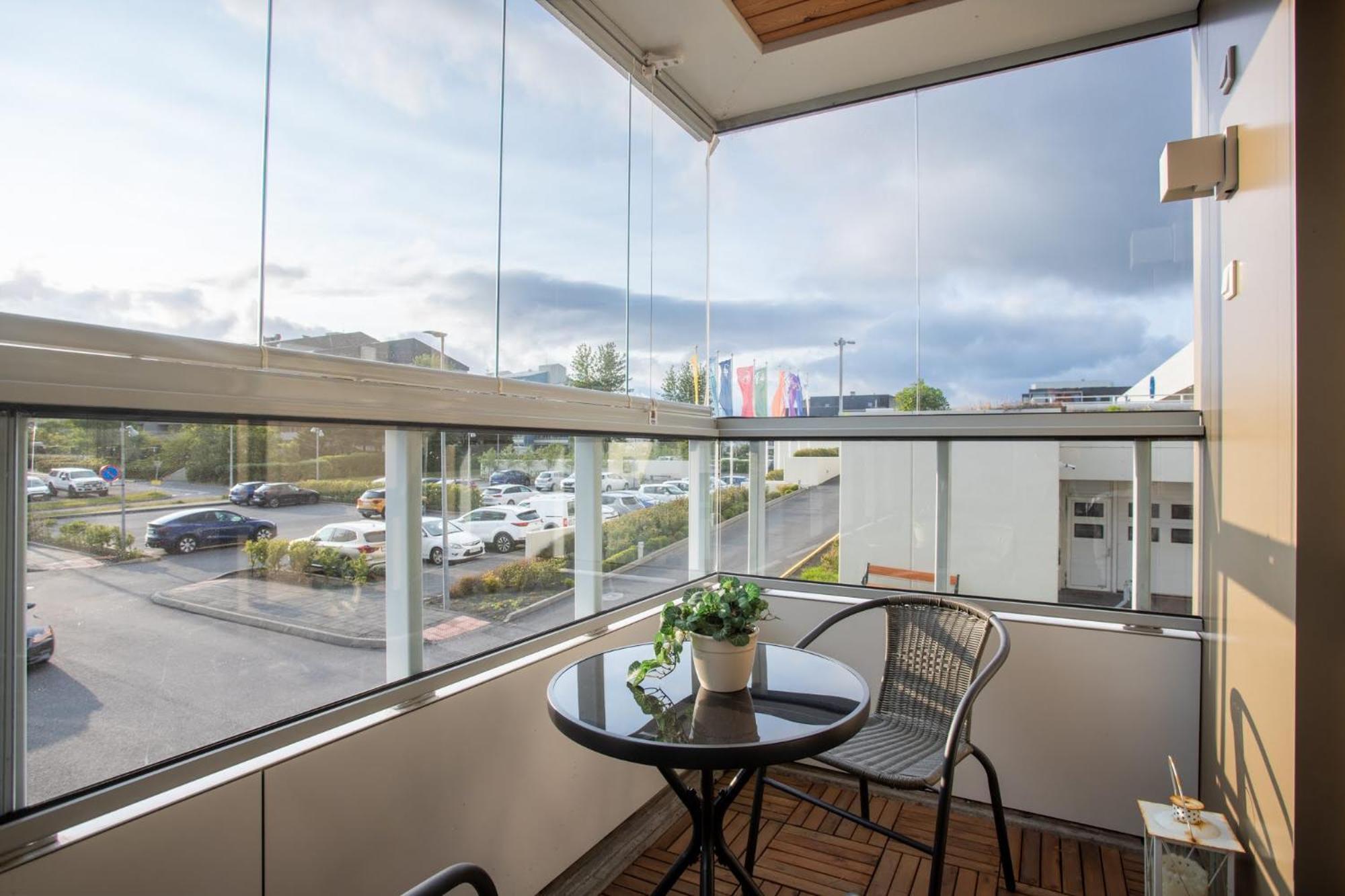 2br With Free Parking Apartment