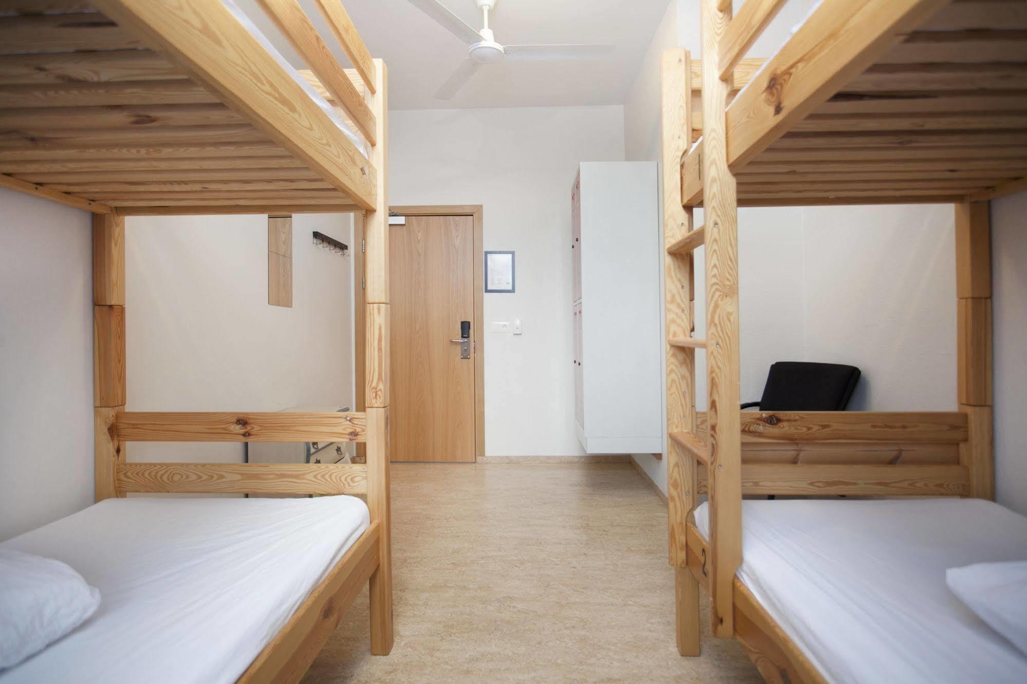 Hostal Bus - Terminal Reikiavik