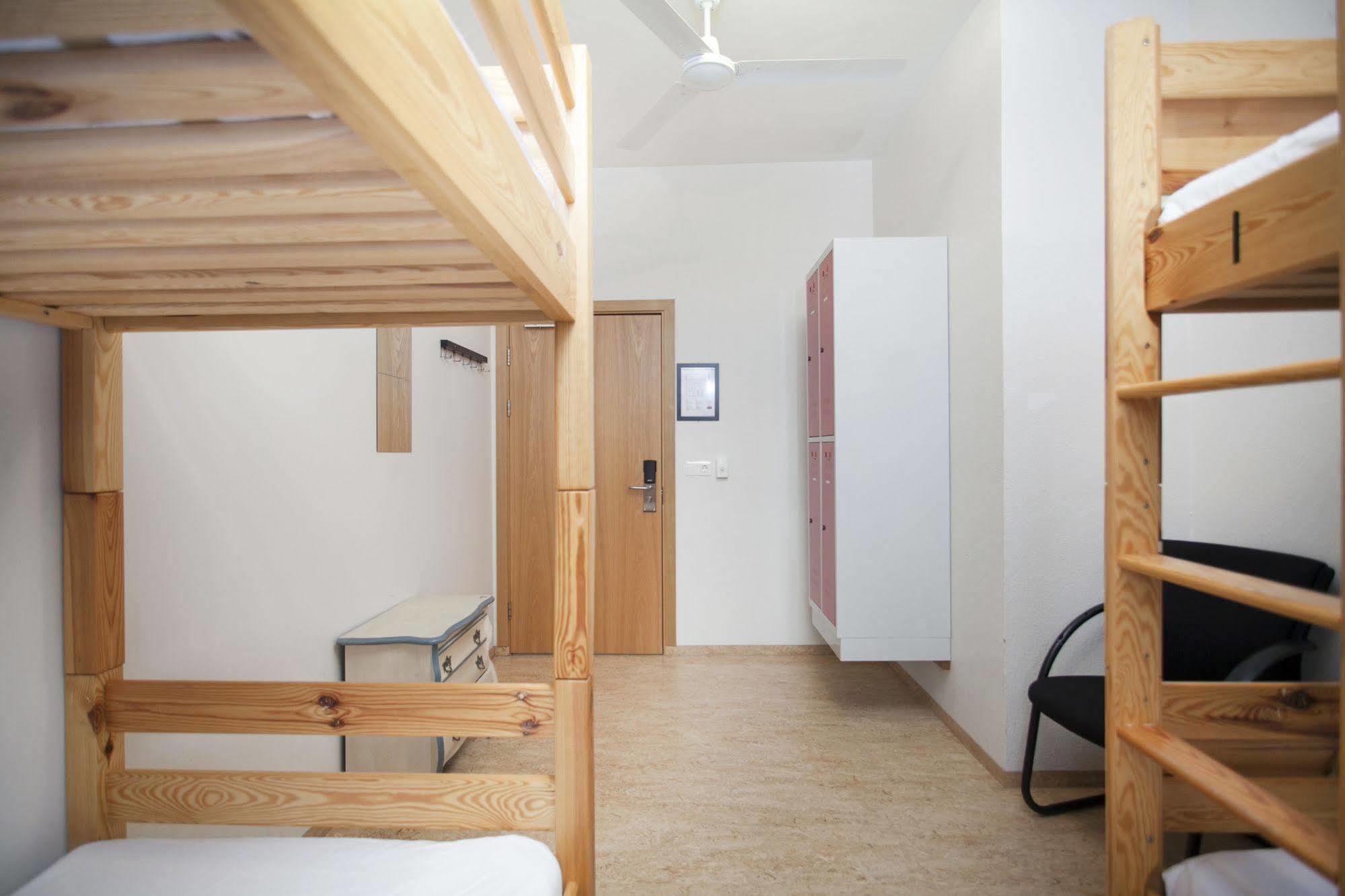 Hostal Bus - Terminal *