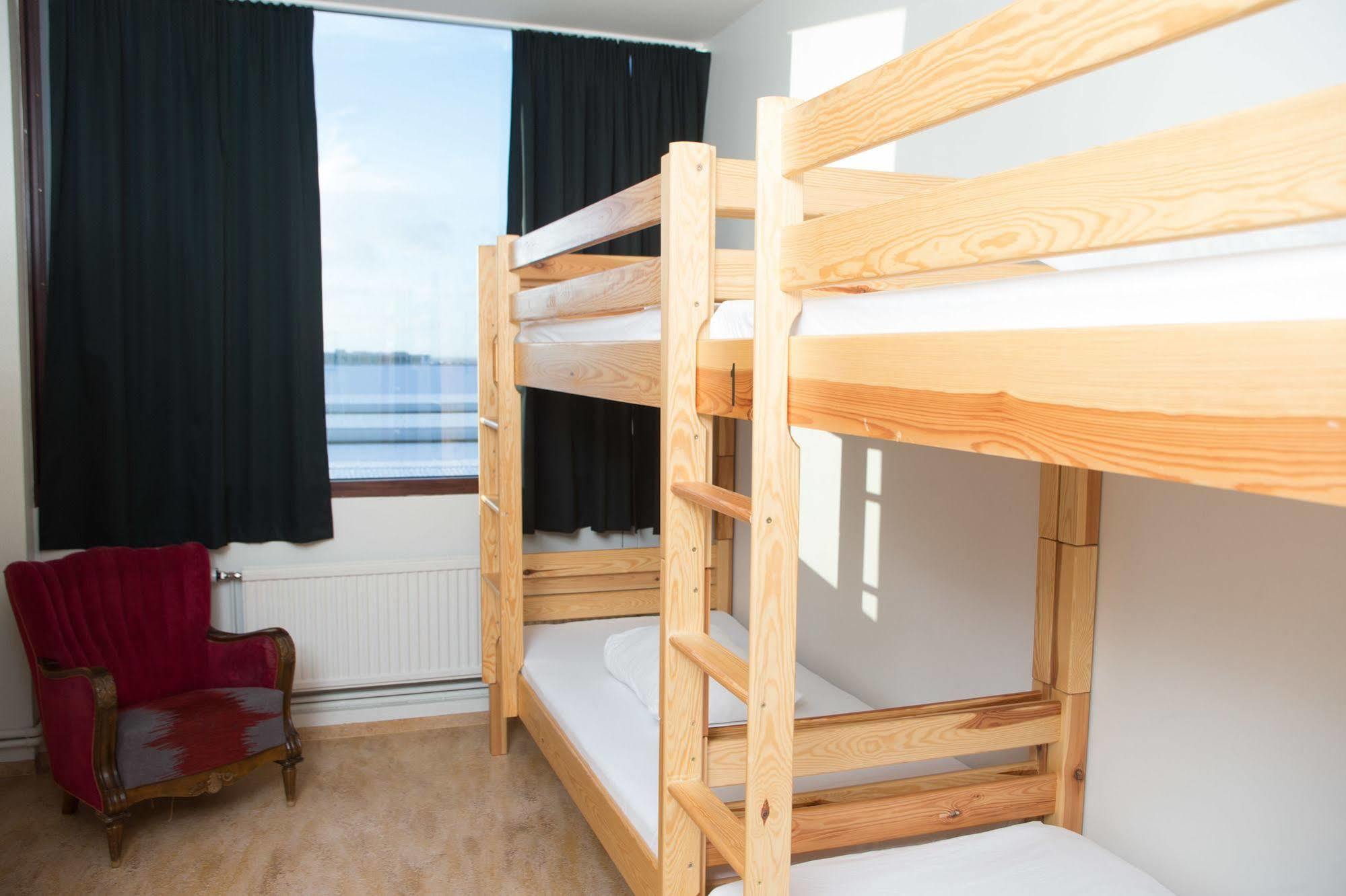 Bus - Terminal Hostal Reikiavik